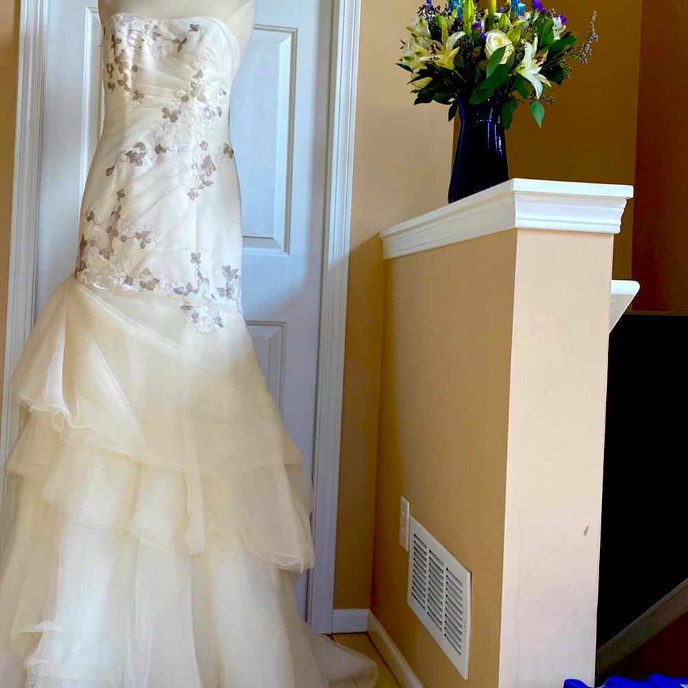 Galina wedding dress size 6 - Picture 2 of 14